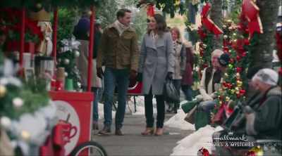Yeah, it can be tricky,
having your own shop's a... - A Godwink Christmas