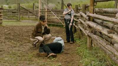 Yeah, can we get
a paramedic team down here - Reba McEntire's The Hammer