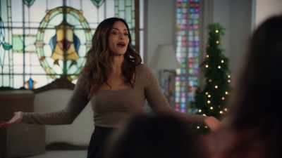 Yeah, 'cause this
house is so new. - Mystery on Mistletoe Lane