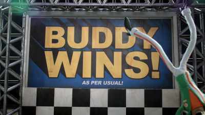 -Yeah!
-[cheering continues] - Buddy Thunderstruck