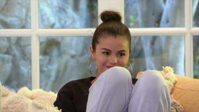 - Yeah. [chuckles] - Selena + Chef