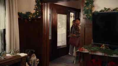 - Yeah.
- Come on in. - Christmas with the Singhs