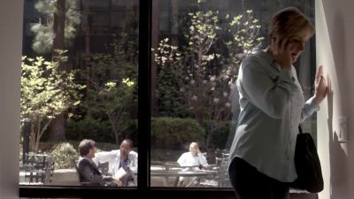- Yeah, Deb, what's up?
- Ezra's had a car accident. - Ray Donovan