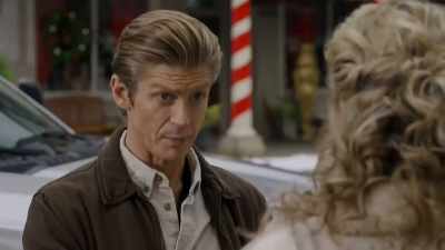 Yeah, she does.
She... you love the book. - A Christmas Miracle for Daisy