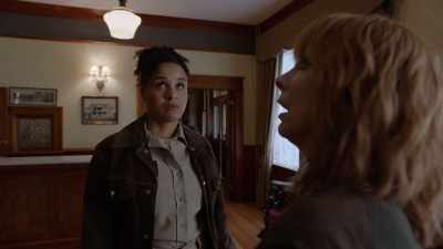 -Yeah.
-[electricity crackling] - Reba McEntire's The Hammer