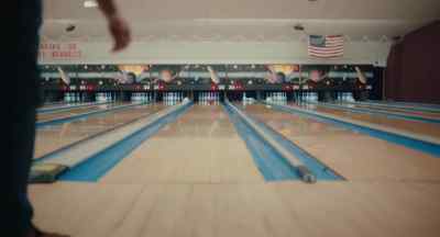 ♪ Yeah, it feels so good ♪ - Last Night at Terrace Lanes