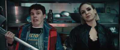 -Yeah. Freeze!
-Get your hands up. - Vicious Fun