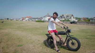 -Yeah.
-Givin the old bit a
race as well. - Biffy Clyro: Cultural Sons of Scotland
