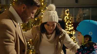 - Yeah, we got it.
But just, please, - Mom's Christmas Boyfriend