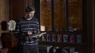 - Yeah.
- He liked expensive pens. - Magpie Murders