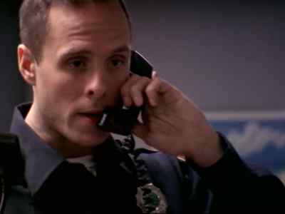- Yeah. Hey, Joey.
Is, uh, Diane there? - Oz