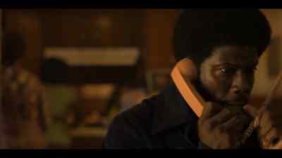 - Yeah.
- Hey, Silky, it's me. - Fight Night: The Million Dollar Heist