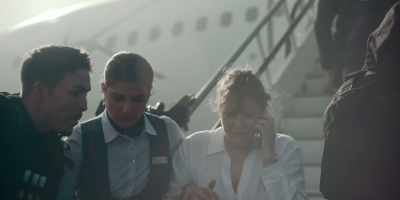 Yeah. Hi, darling. Yeah,
it's okay. I'm coming home. - Hijack