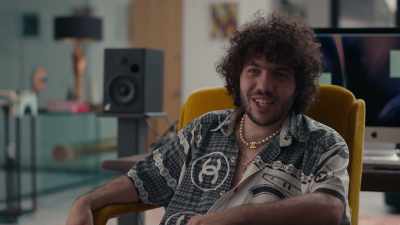 -Yeah. How many number ones
do you have again?
-Number ones? - DAVE