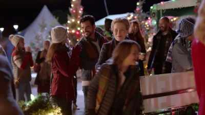 - Yeah!
- How would you like
to give me a guided tour? - Toying with the Holidays
