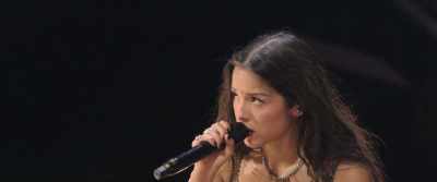 - Yeah, I can ask Mac to
give me a couple. - Olivia Rodrigo: GUTS World Tour