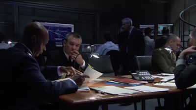 - Yeah.
- CARTER: It's me. - Stargate SG-1