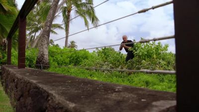 ♪ Yeah, I do mean you... - Hawaii Five-O