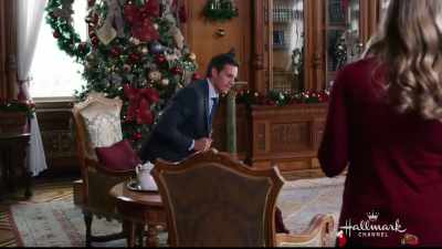 Yeah, I got a little lost.
What are you doing here? - Christmas at the Palace