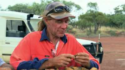 Yeah, I know, I love that machine.
It's the best viewing. - Outback Opal Hunters