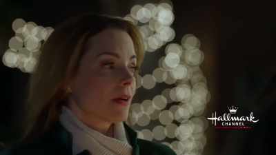 Yeah, I mean,
there's the distance - Sister Swap: A Hometown Holiday