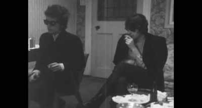 ♪Yeah, I wanna see you smile ♪ - Eric Clapton: Life in 12 Bars