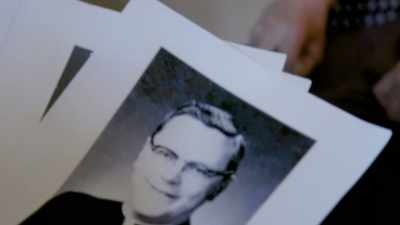 Yeah, I wanted to show you...
Do you recognize this man? - The Keepers