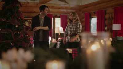 Yeah, I went back for my purse, - Unwrapping Christmas: Olivia's Reunion