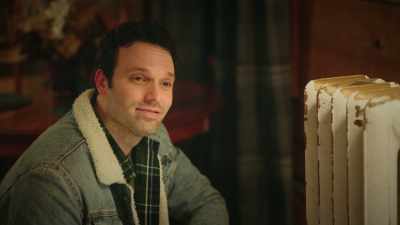 Yeah. I would love
to try something new. - Unwrapping Christmas: Olivia's Reunion