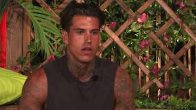Yeah, and I would never
fucking tip‐toe around
anything. - Love Island
