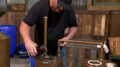 Yeah, I'm gonna infuse
the berries - Moonshiners: Master Distiller