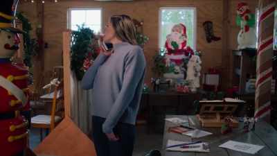 - Yeah. I'm helping dad
with the competition again. - Making Spirits Bright