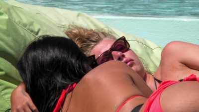 Yeah, I'm trying
to push him away... - Love Island
