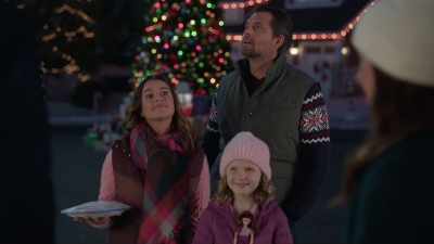 Yeah, this is Clark
Griswold level decoration. - Haul Out the Holly