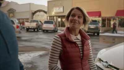 Yeah, it... it's Piper and Gabe. - Switched for Christmas