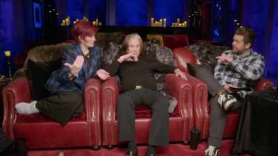 - Yeah. It looked... exactly, it looked like a disc.
- Yeah. - The Osbournes Want to Believe