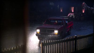 Yeah, it's Chloe. - Smallville