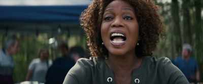 - Yeah?
- Jess. Come here. - Juanita
