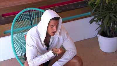 ‐Yeah. Just don't think
about it...
‐TERRY: It's my test. - Love Island