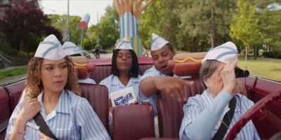 Yeah, just ease it to the right.
Ease it-- Help her out. - Good Burger 2