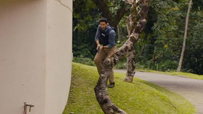 Yeah, keep moving, keep moving. - NCIS: Hawai'i
