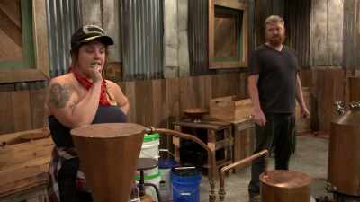 Yeah, kelley's running
a little different
cap to thumper arm, - Moonshiners: Master Distiller