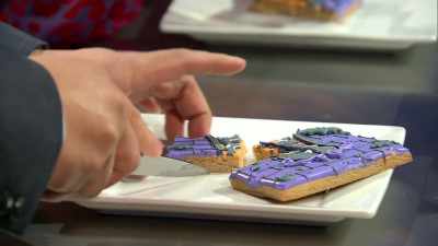 -Yeah. [laughs]
-[Rosanna] All right, let's
taste this maple apple... - Halloween Cookie Challenge