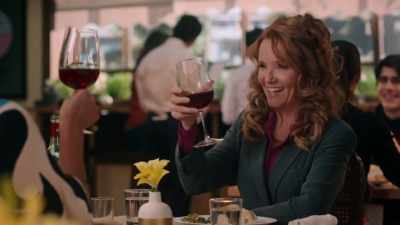 - Yeah!
- [laughter] - The Spencer Sisters