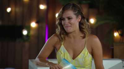 ‐Yeah.
‐Let's say
you had to kiss - Love Island