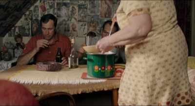 - Yeah, life's a hurdy gurdy.
- No, it goes like this: - The Golden Glove