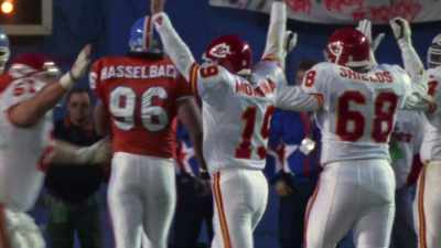 - Yeah, he lit it up.
- [Fontes] So I said let's get Warren Moon. - Bye Bye Barry