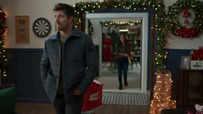 Yeah. My Grandparents got
married at Christmas. - Christmas in Maple Hills