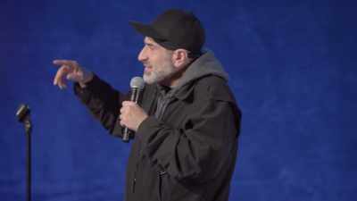 - Yeah. Nailed it.
- [audience laughing] - Dave Attell: Hot Cross Buns