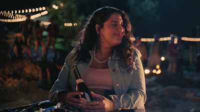 Yeah, you need someone
who understands you, - American Pie Presents: Girls' Rules
